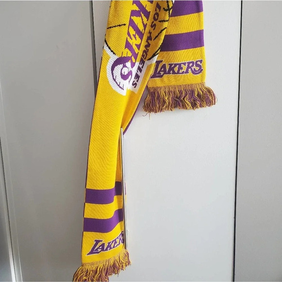 Los Angeles Lakers Scarf! - Picture 3 of 4